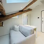 Mansarda San Gregorio شقة *